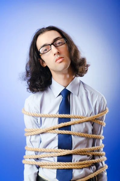Молодий бізнесмен пов'язаний з мотузкою — стокове фото