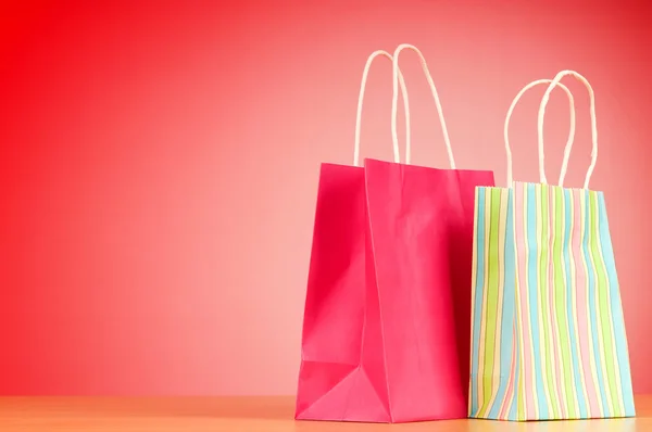 Концепція шопінгу з сумками — стокове фото