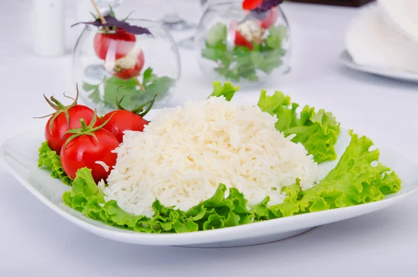 Reis auf dem Teller — Stockfoto