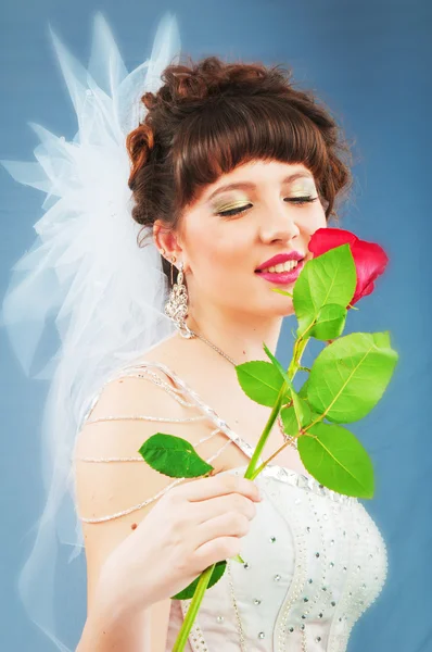 スタジオ撮影のローズと美しい花嫁 — ストック写真