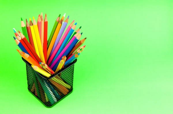 다시 다채 로운 연필을 사용하여 학교 개념으로 돌아가다 — 스톡 사진