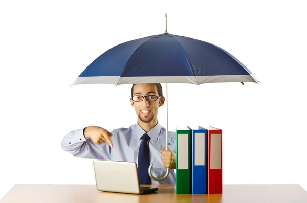 Affärsman som innehar paraply på kontoret — Stockfoto