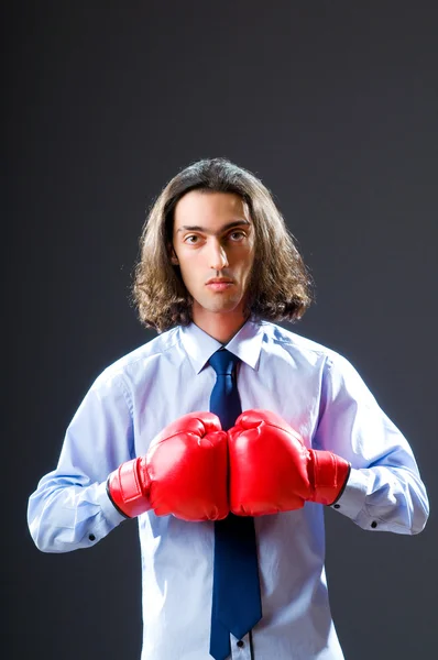 Homme d'affaires avec gants de boxe — Photo