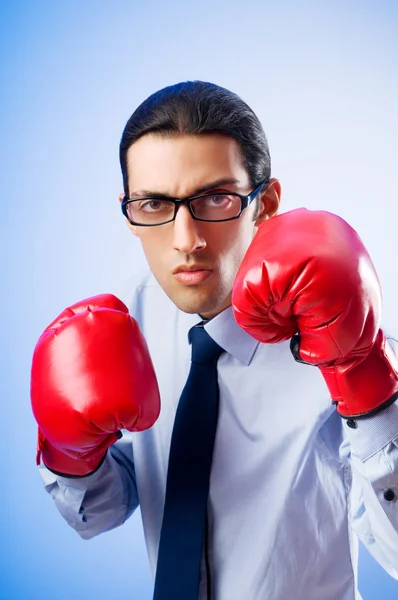 Hombre de negocios con guantes de boxeo —  Fotos de Stock