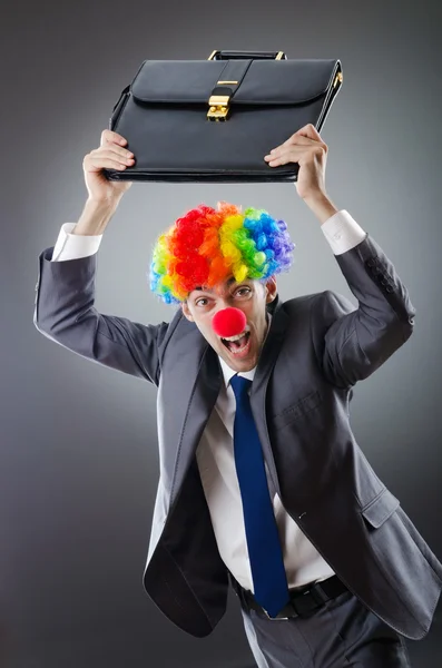 Homme d'affaires clown dans le concept drôle d'entreprise — Photo