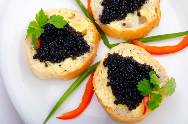 Black caviar served on bread — Stock Photo, Image