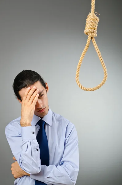 Empresário com pensamentos de suicídio — Fotografia de Stock