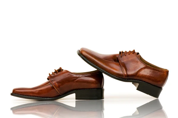 Módní koncept s pánskými botami na bílém — Stock fotografie