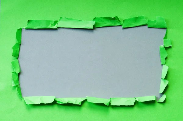 Простір для вашого повідомлення на рваному папері — стокове фото