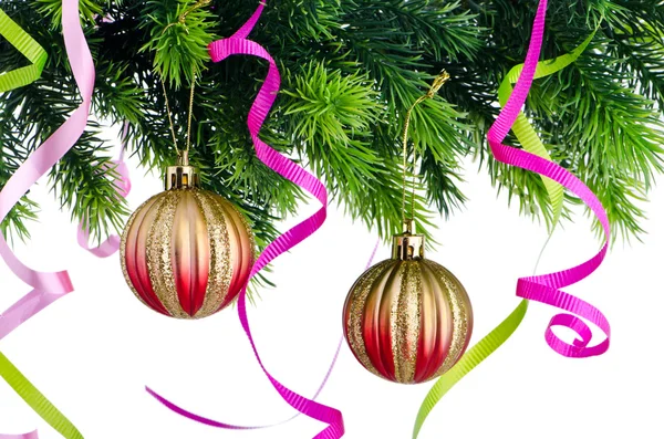 Kerstmis concept met kerstballen op wit — Stockfoto