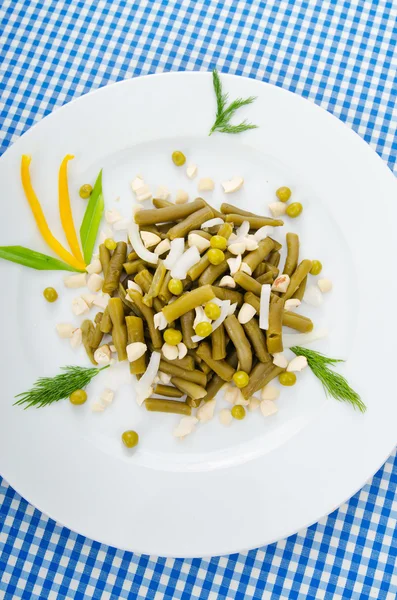 盘子里的绿豆沙拉 — 图库照片