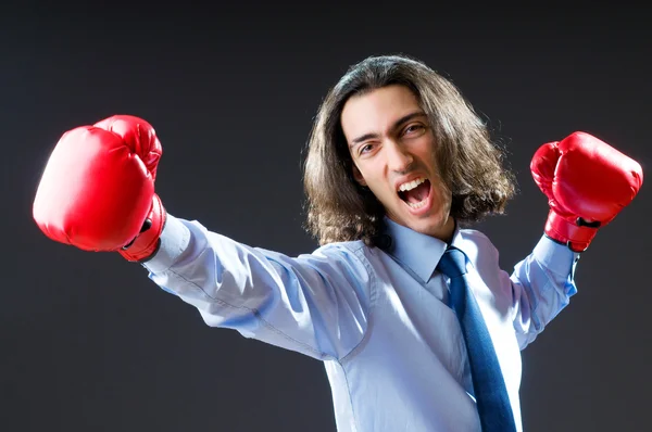 Hombre de negocios con guantes de boxeo —  Fotos de Stock