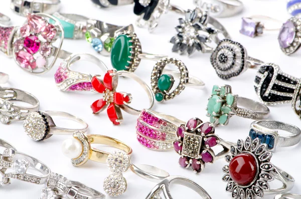 Selección de muchos anillos preciosos — Foto de Stock