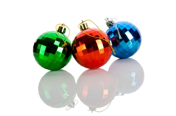 Kerstballen geïsoleerd op de witte — Stockfoto