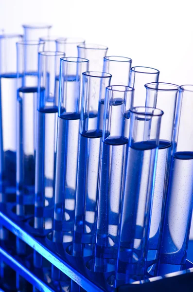 Laboratorio chimico con tubi di vetro — Foto Stock
