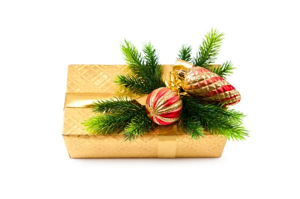 Vánoční koncept s dekorací a dárkovou krabicí — Stock fotografie