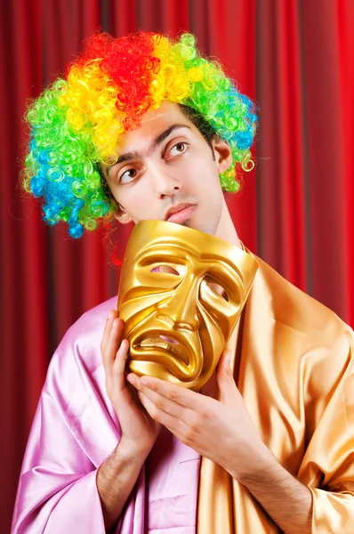 Conceito de teatro com ator mascarado — Fotografia de Stock