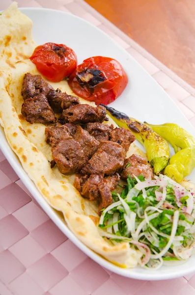 Kebab w tablicy — Zdjęcie stockowe