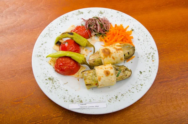 Grilovaná zelenina podávaná na talíři — Stock fotografie