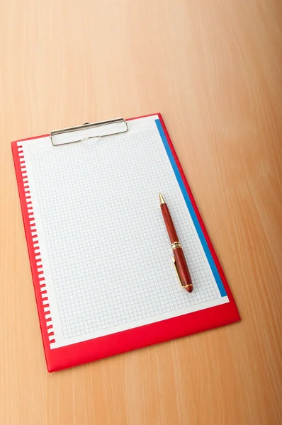 Binder with blank page with pen — Stock Photo, Image