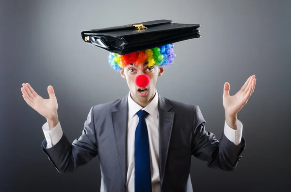 Clown zakenman in grappige bedrijfsconcept — Stockfoto