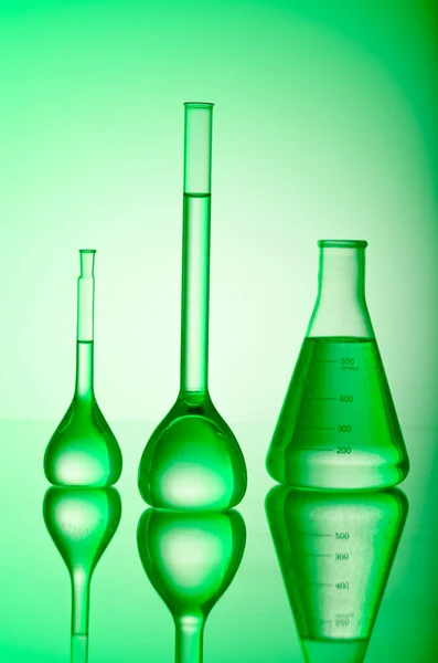 Tubulação química em fundo gradiente — Fotografia de Stock