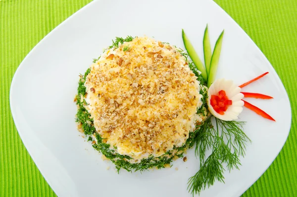 Вкусный салат в тарелке — стоковое фото