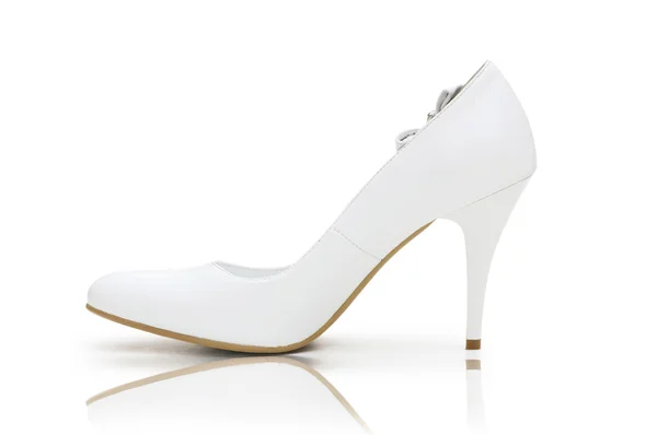 Zapatos elegantes en el blanco — Foto de Stock