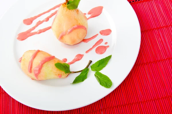 Dessert con pera in salsa — Foto Stock