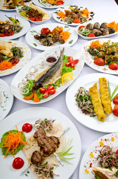 Veel van de maaltijden geserveerd op tafel — Stockfoto
