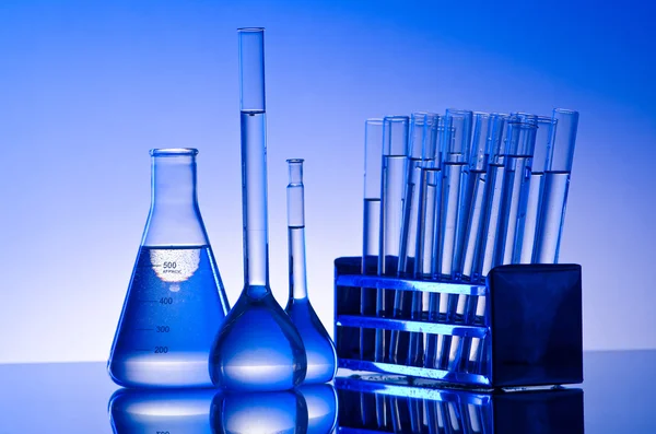 Laboratório químico com tubulação de vidro — Fotografia de Stock