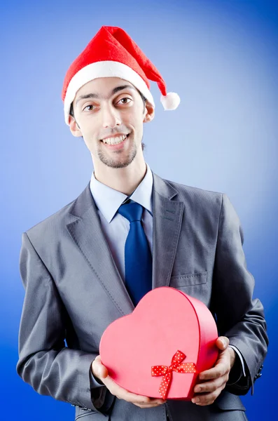 クリスマスのギフトを提供している実業家 — ストック写真