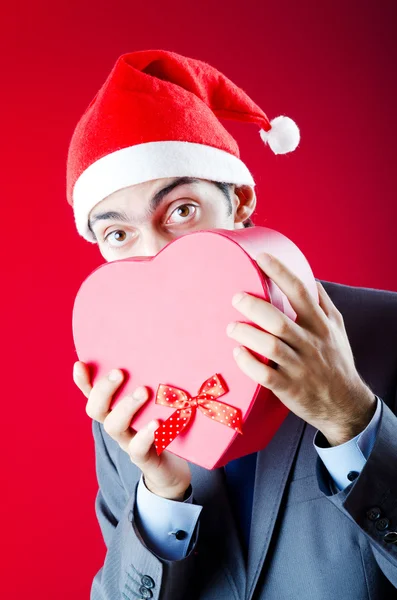 Biznesmen oferuje prezenty na Boże Narodzenie — Zdjęcie stockowe