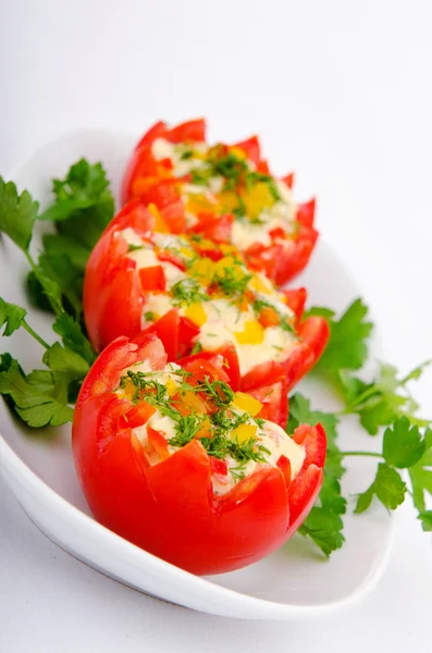 Tomates recheados com salada russa — Fotografia de Stock