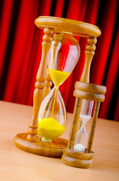 Conceito de tempo com vidro de hora — Fotografia de Stock