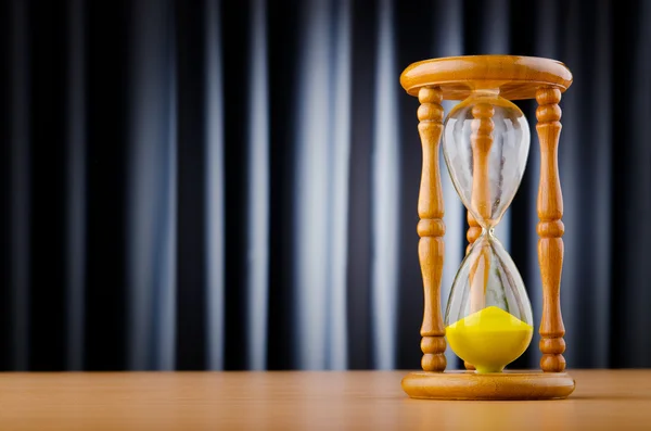 Zaman kavramı ile saat cam — Stok fotoğraf