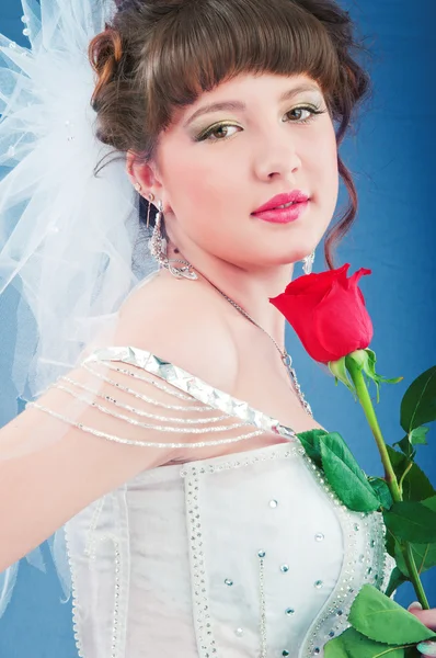 Gyönyörű menyasszony Rose a stúdió felvételi — Stock Fotó