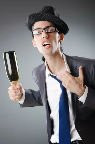 Empresário com garrafa de champanhe — Fotografia de Stock