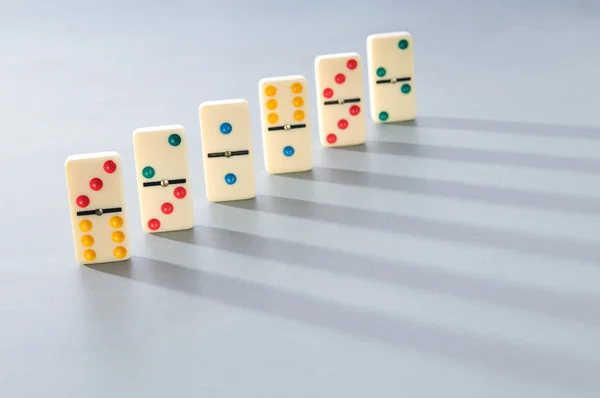 Domino etkisi ile birçok parçalar — Stok fotoğraf