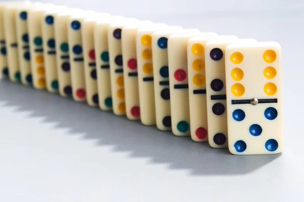 Domino vaikutus monia kappaleita — kuvapankkivalokuva