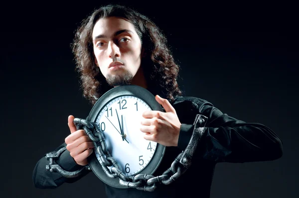 Concetto di tempo con uomo e orologio — Foto Stock