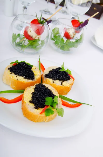Black caviar in the plate — Stock Photo, Image