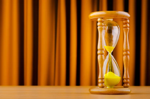 Zaman kavramı ile saat cam — Stok fotoğraf