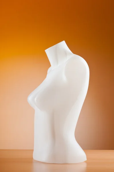 Oblečení figurín proti barevných přechodů — Stock fotografie