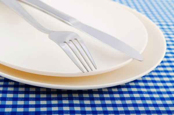 Empty plate with utensils — Stock Photo, Image