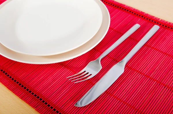 Pusty talerz z naczyniami — Zdjęcie stockowe