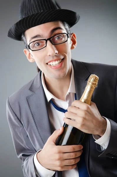 Biznesmen z butelki szampana — Zdjęcie stockowe
