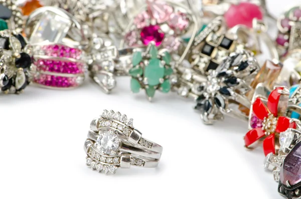 Seleção de muitos anéis preciosos — Fotografia de Stock
