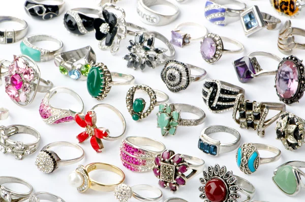 Selezione di molti anelli preziosi — Foto Stock