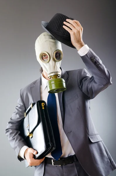 Бізнесмен у газовій масці — стокове фото